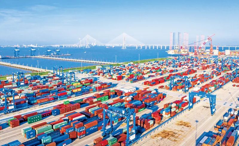 江苏省深入贯彻新发展理念,大力推动产业、城市、交通转型升级,切实提升发展整体水平。图为蓬勃发展中的南通经济技术开发区。江苏省委宣传部供图 江苏省深入贯彻新发展理念,大力推动产业、城市、交通转型升级,切实提升发展整体水平。图为蓬勃发展中的南通经济技术开发区。江苏省委宣传部供图